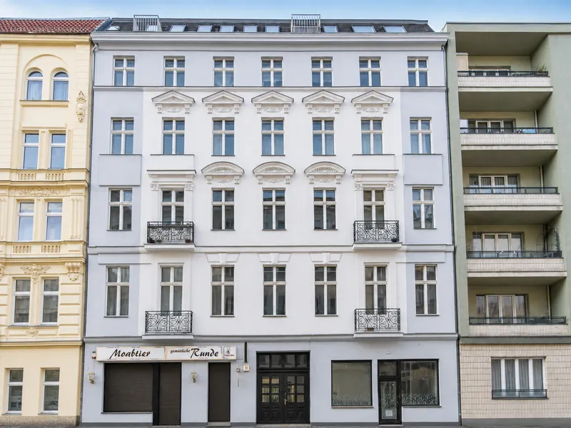 Bezugsfreie & provisionspflichtige 2-Zimmer-Altbauwohnung in Berlin-Moabit — photo 1